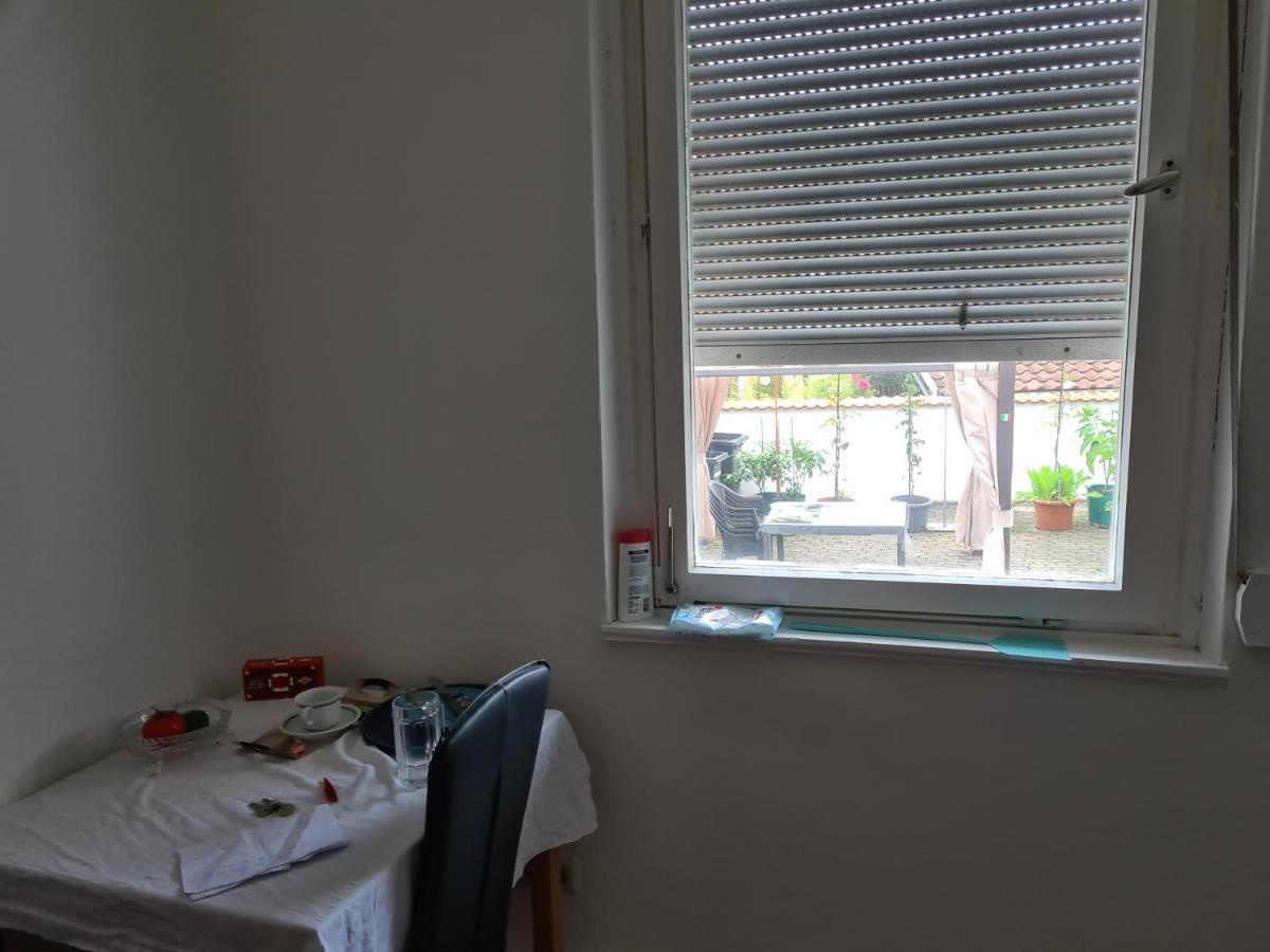 Charmantes Helles Zimmer Zentrumnah Und Naturnah Goppingen Bagian luar foto
