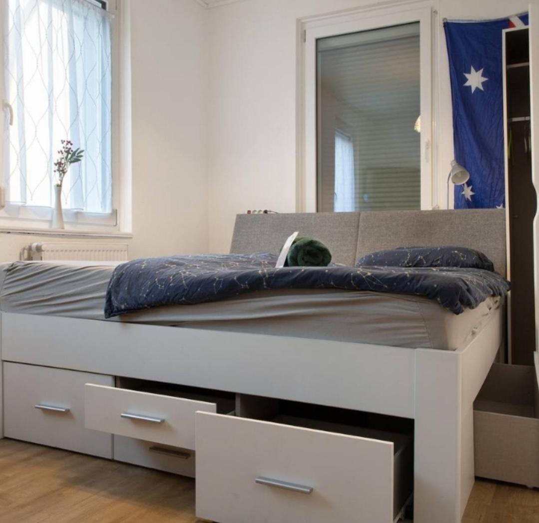 Charmantes Helles Zimmer Zentrumnah Und Naturnah Goppingen Bagian luar foto